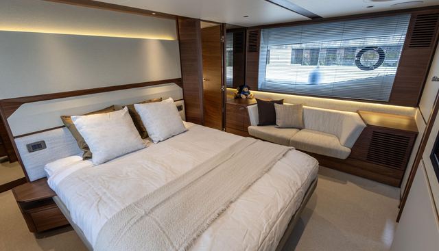 F58015 yacht for sale 30