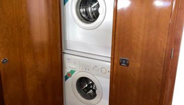 PISCO SOUR yacht for sale 40