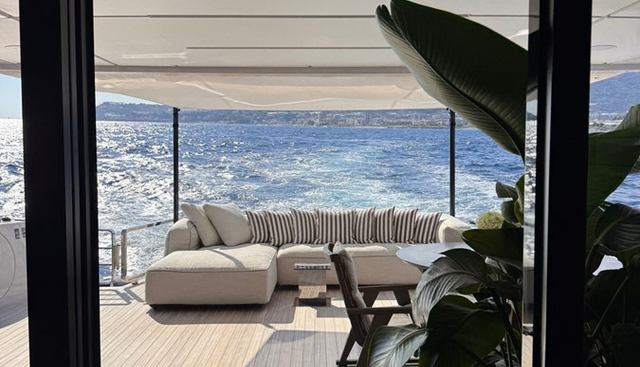 FERRETTI INFYNITO 90 yacht for sale 9