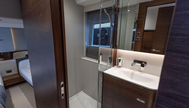 V55132 yacht for sale 35