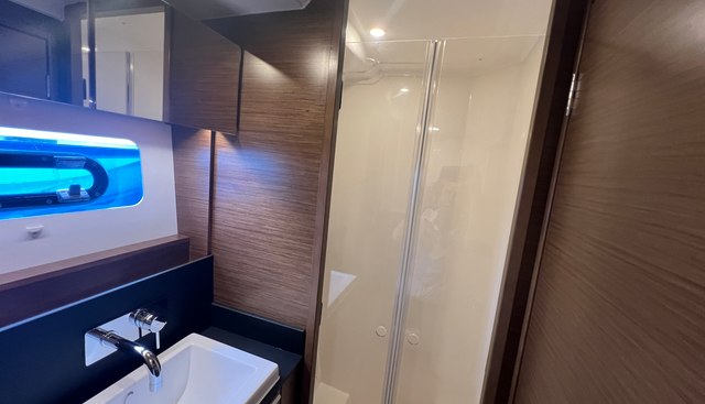 White Pearl yacht for sale 33