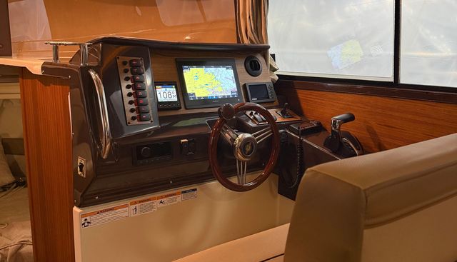 JUNI yacht for sale 18