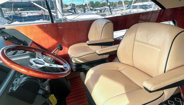 DRAGONFLY yacht for sale 18