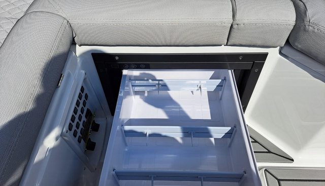 F650 yacht for sale 38