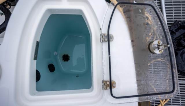Boston Whaler 285 yacht for sale 9