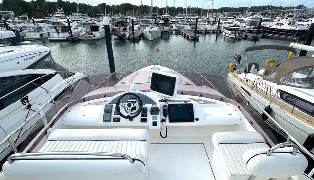 DRAGONFLY yacht for sale 34