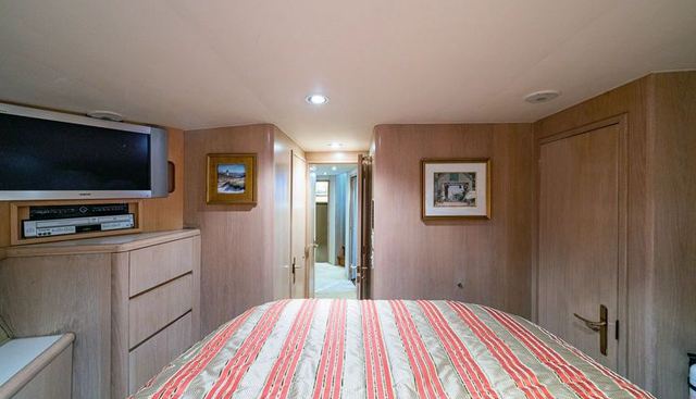 ENCHANTRESS yacht for sale 39