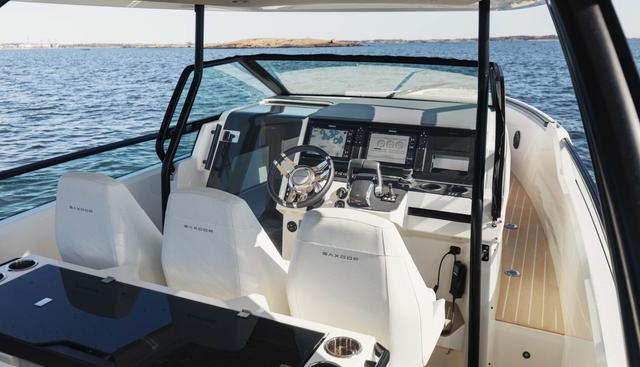 320GTO-798 yacht for sale 10