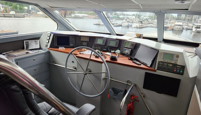 PIER PRESSURE yacht for sale 17