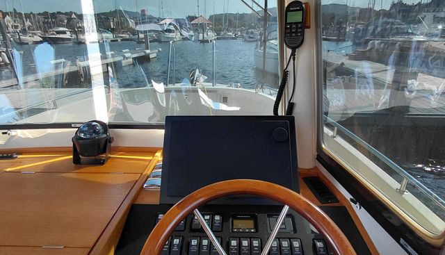 Razor crest yacht for sale 32