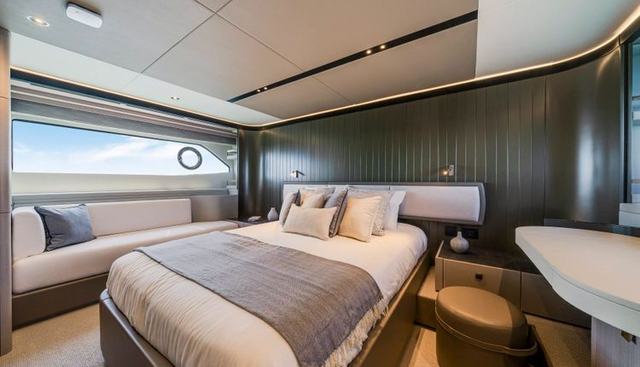 MANHATTAN 68 yacht for sale 27