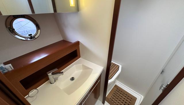 Roma yacht for sale 37