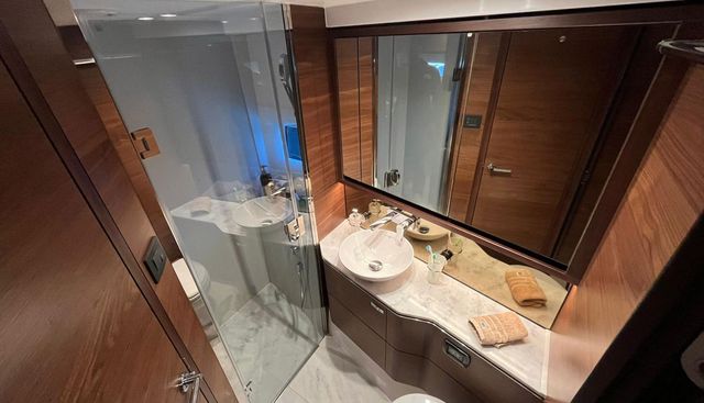 F55 yacht for sale 35