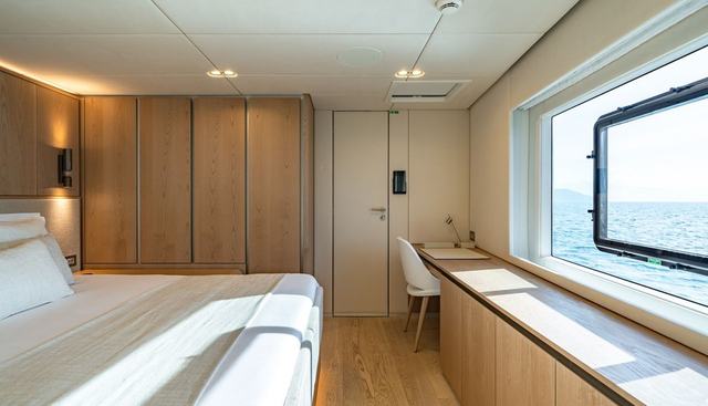 PETITE BELLE yacht for sale 32