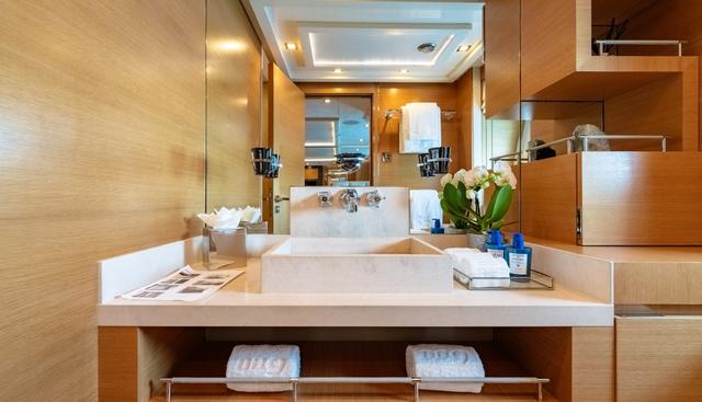 Db9 yacht for sale 25