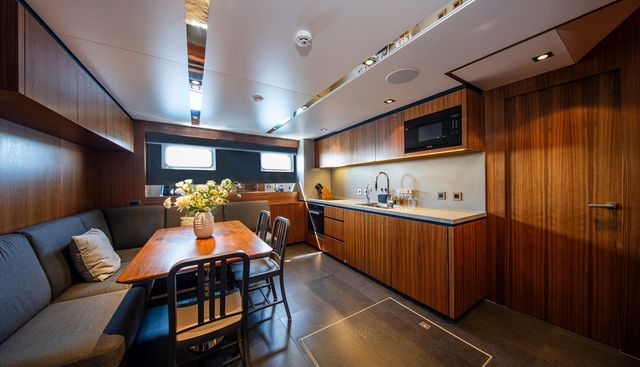 PLAYA yacht for sale 13