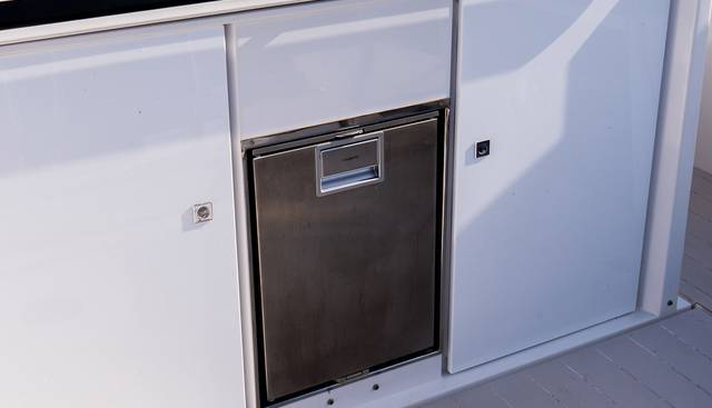 SEAS THE GREY yacht for sale 14