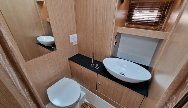 Momentum yacht for sale 15