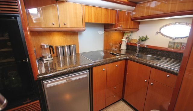 GENEVIEVE yacht for sale 28
