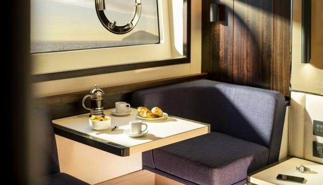 MANHATTAN 55 yacht for sale 13