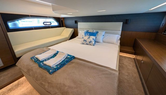 R40 yacht for sale 19