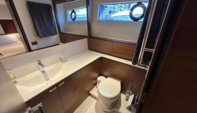 Y80018 yacht for sale 53