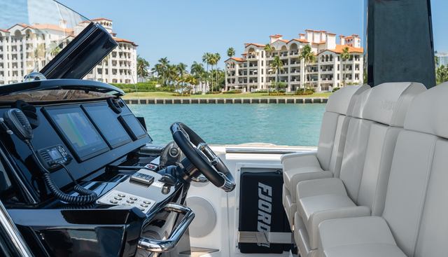 HINJUICE yacht for sale 32