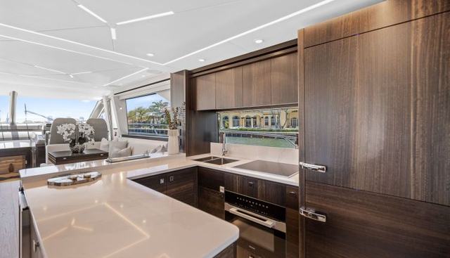 MANHATTAN 68 yacht for sale 24