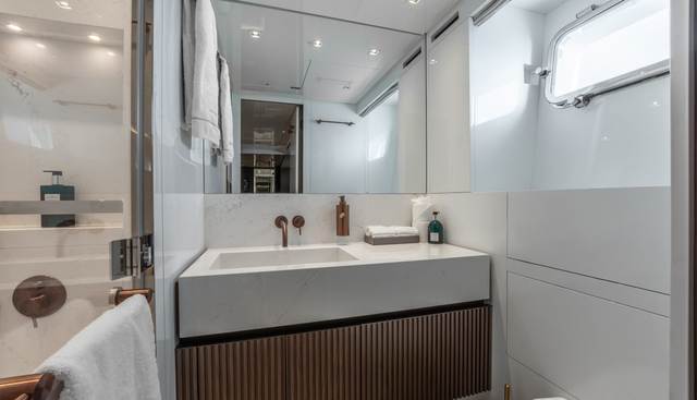 ICE OF LONDON yacht for sale 32