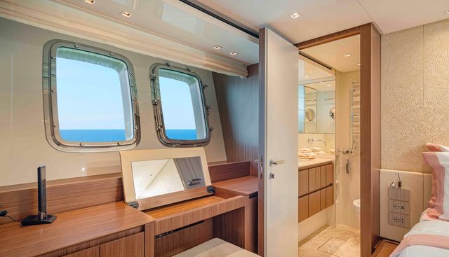 FIREFLY yacht for sale 52