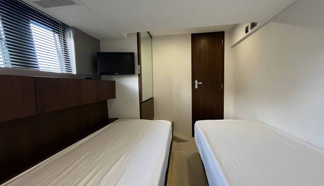 noname yacht for sale 37