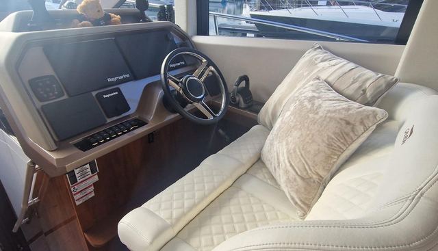 ALOUISE yacht for sale 32