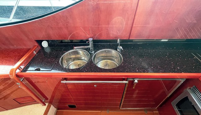 DRAGONFLY yacht for sale 22