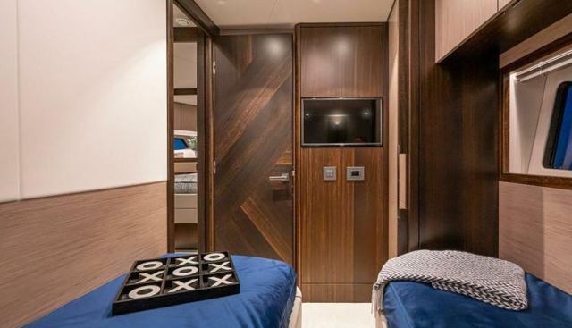 MANHATTAN 55 yacht for sale 18