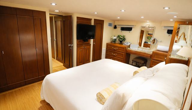 BURNING DAYLIGHT yacht for sale 15