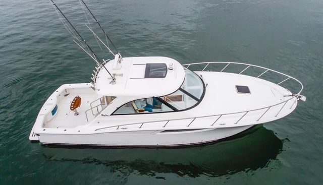 Commodore Two yacht for sale 23