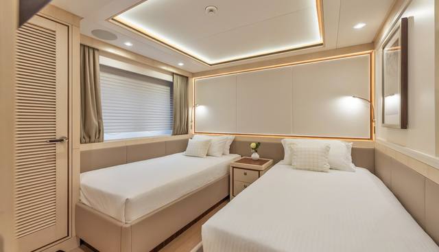 Vanadis yacht for sale 32