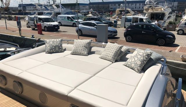 QUEEN B SPORT yacht for sale 2