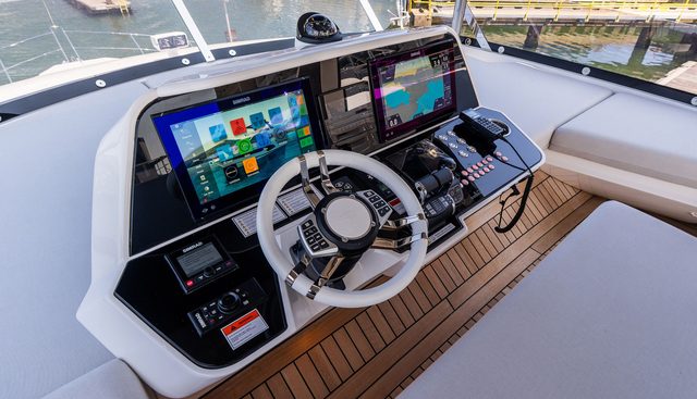 3042568 yacht for sale 15