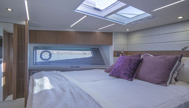 QUEEN B yacht for sale 28