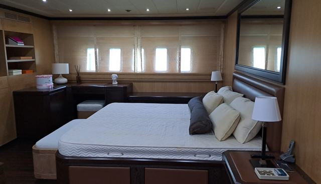KING II yacht for sale 20
