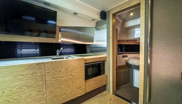 RELAPSE yacht for sale 20