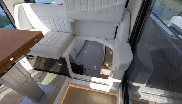 340GTWA-179 yacht for sale 24