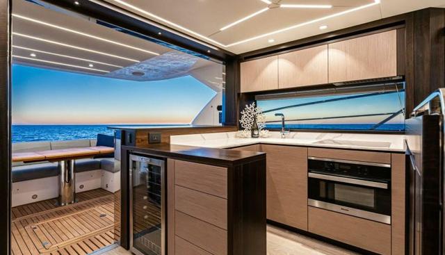 MANHATTAN 55 yacht for sale 7