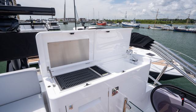 1282475 yacht for sale 7