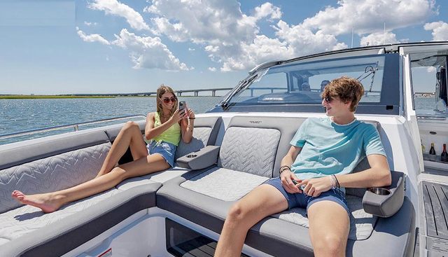 Galeon 375 GTO yacht for sale 4