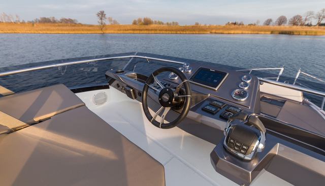 360FLY-052 yacht for sale 4