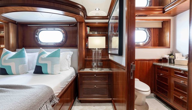 LUCY yacht for sale 44
