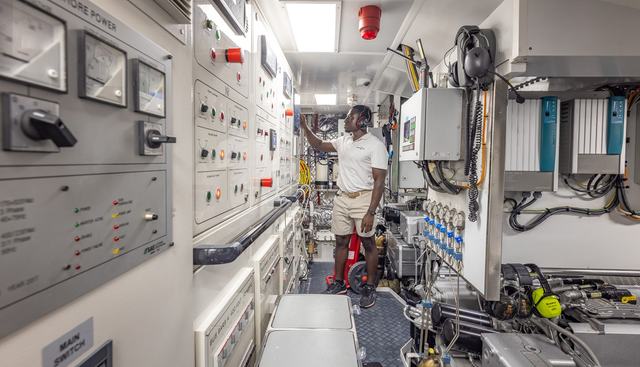 BACK 9 AND A HALF yacht for sale 43