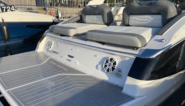 New Regal LS9 yacht for sale 3